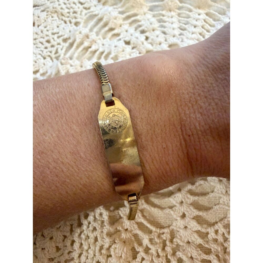 Vintage 1964-1965 New York Worlds Fair Unisphere Locket ID Bracelet Tassel
